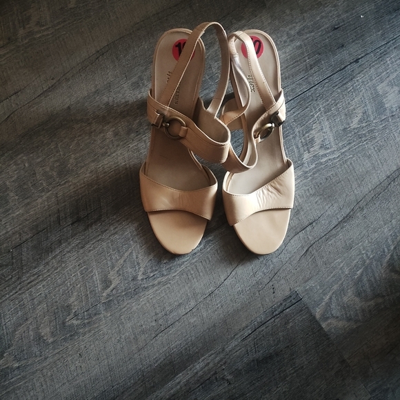 Anne Klein Cream Women's Sandals - Picture 1 of 4